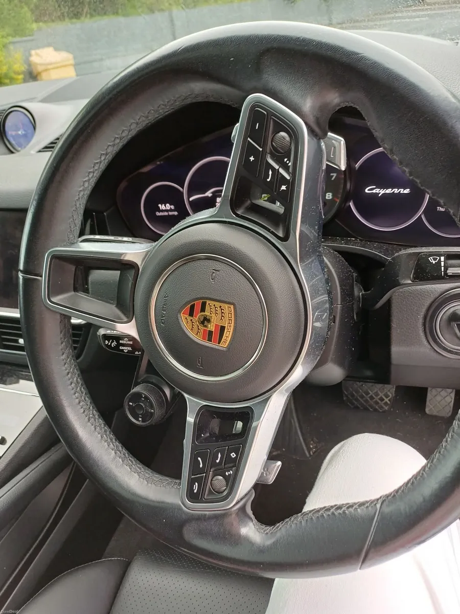 Porsche Cayenne 2023 - Image 3