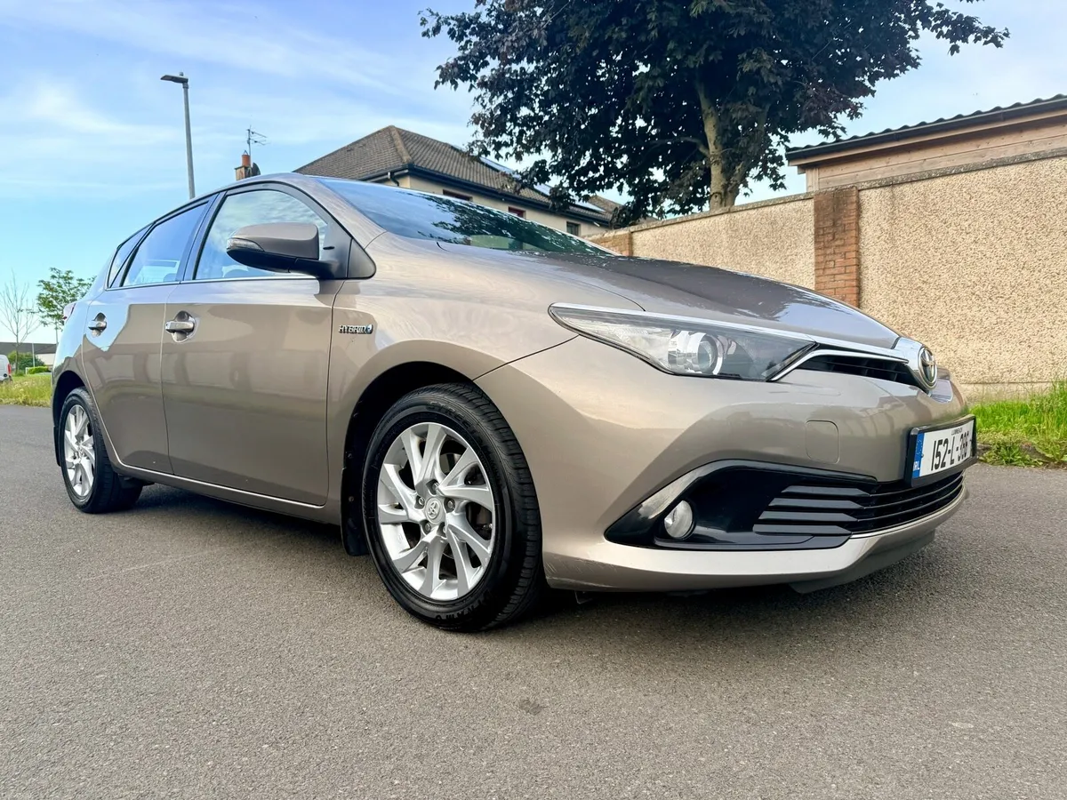 2015 Toyota Auris Hybrid Luna - Image 1