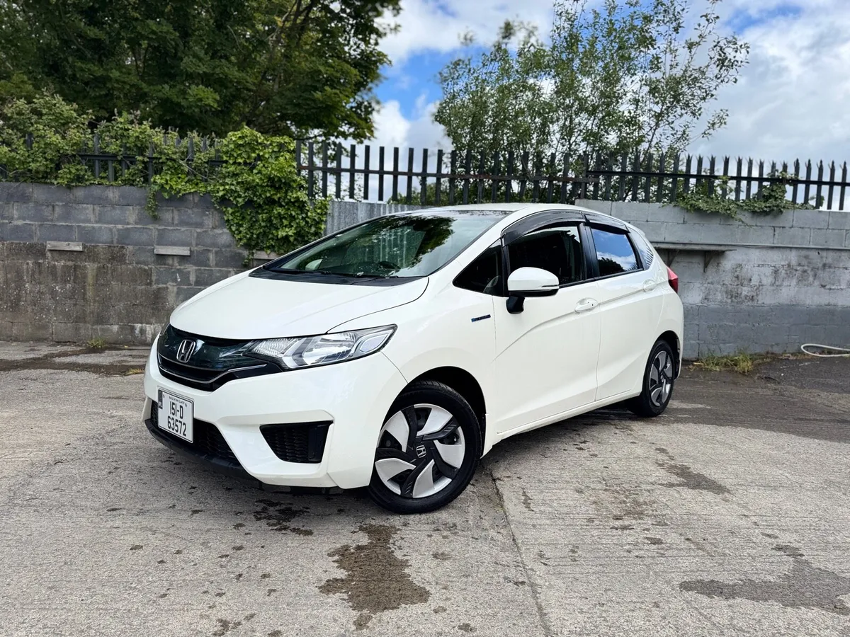 2015 HONDA FIT. NEW NCT. AUTO 1.5L HYBRID. - Image 1