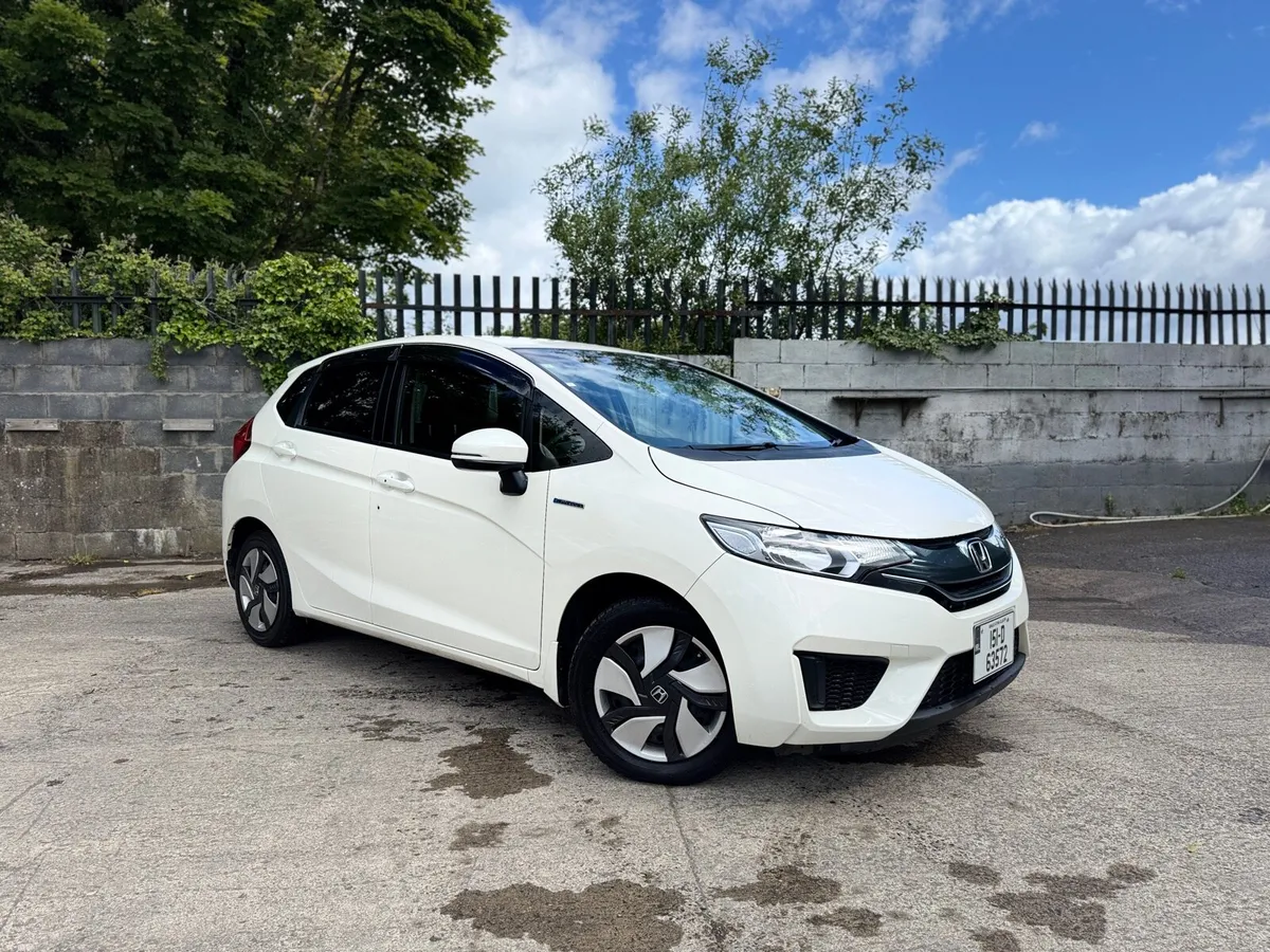 2015 HONDA FIT. NEW NCT. AUTO 1.5L HYBRID. - Image 3