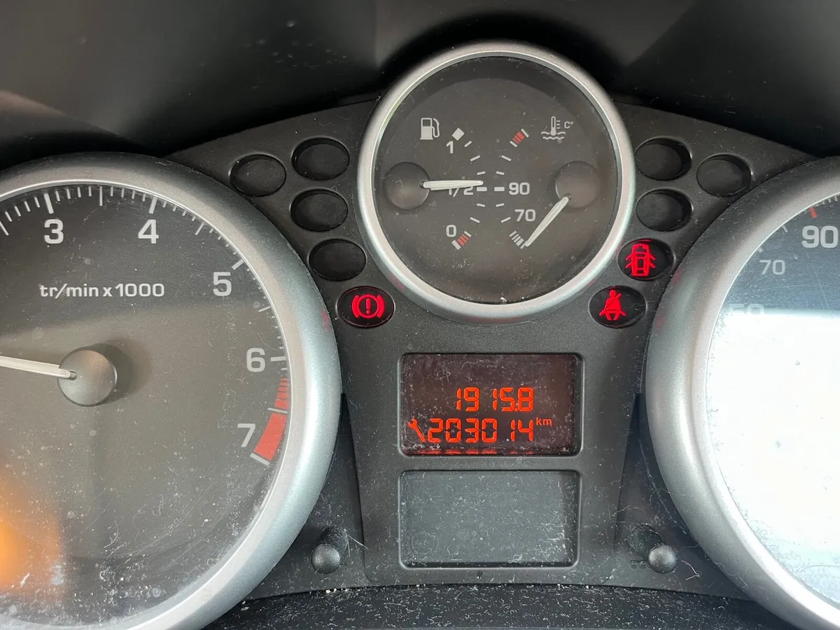 Peugeot 207 2009 - Image 2