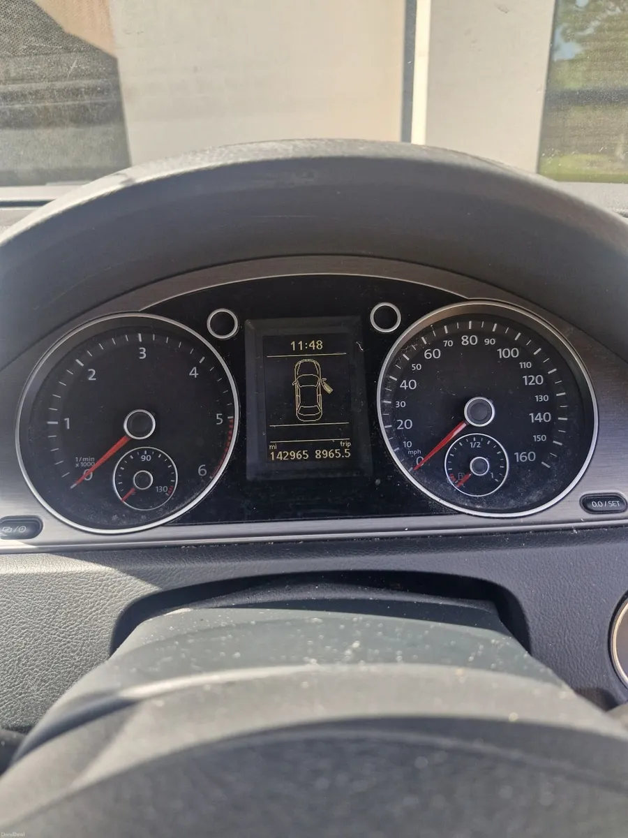 Volkswagen Passat 2014 - Image 2