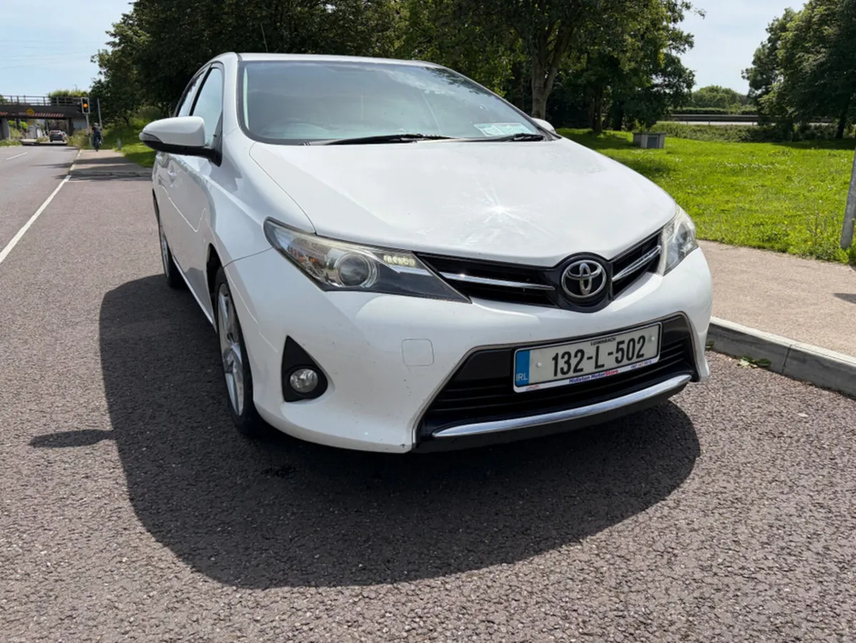 Toyota Auris 1.6 V-MATIC SPORT 132BHP 5DR - Image 1