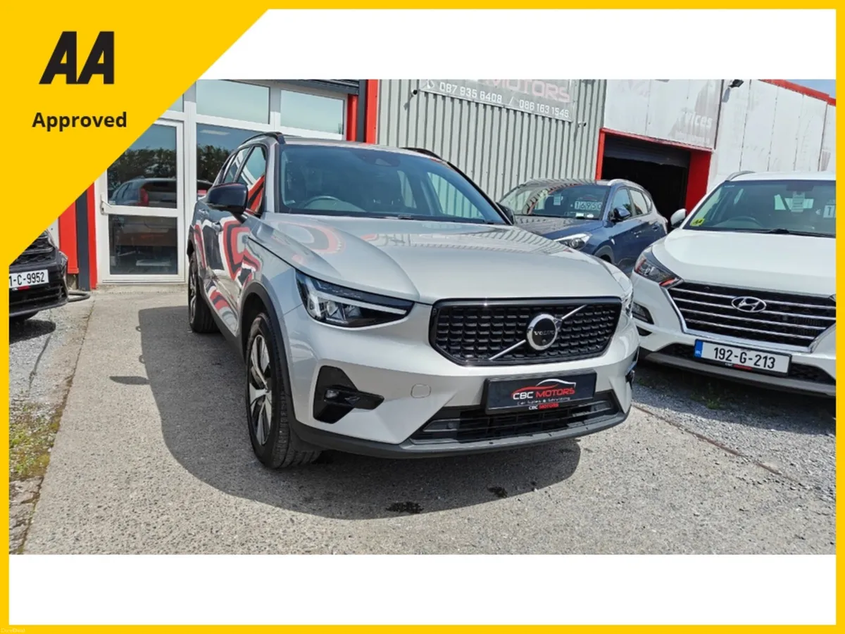 Volvo XC40 2023 PLUS T4 Petrol Plug In Hybird - Image 4