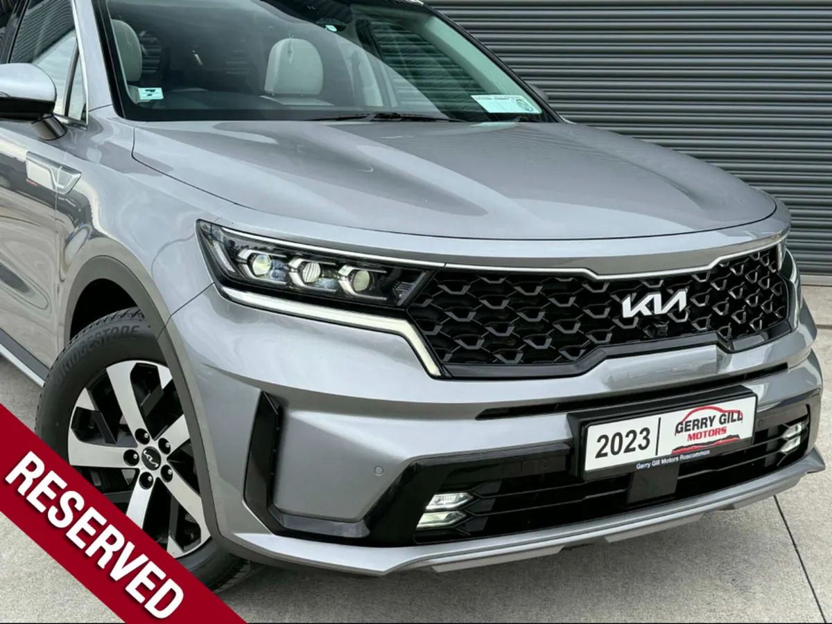 Kia Sorento K4 5DR AUTO ** HUGE SPEC 7 SEATER ** - Image 2