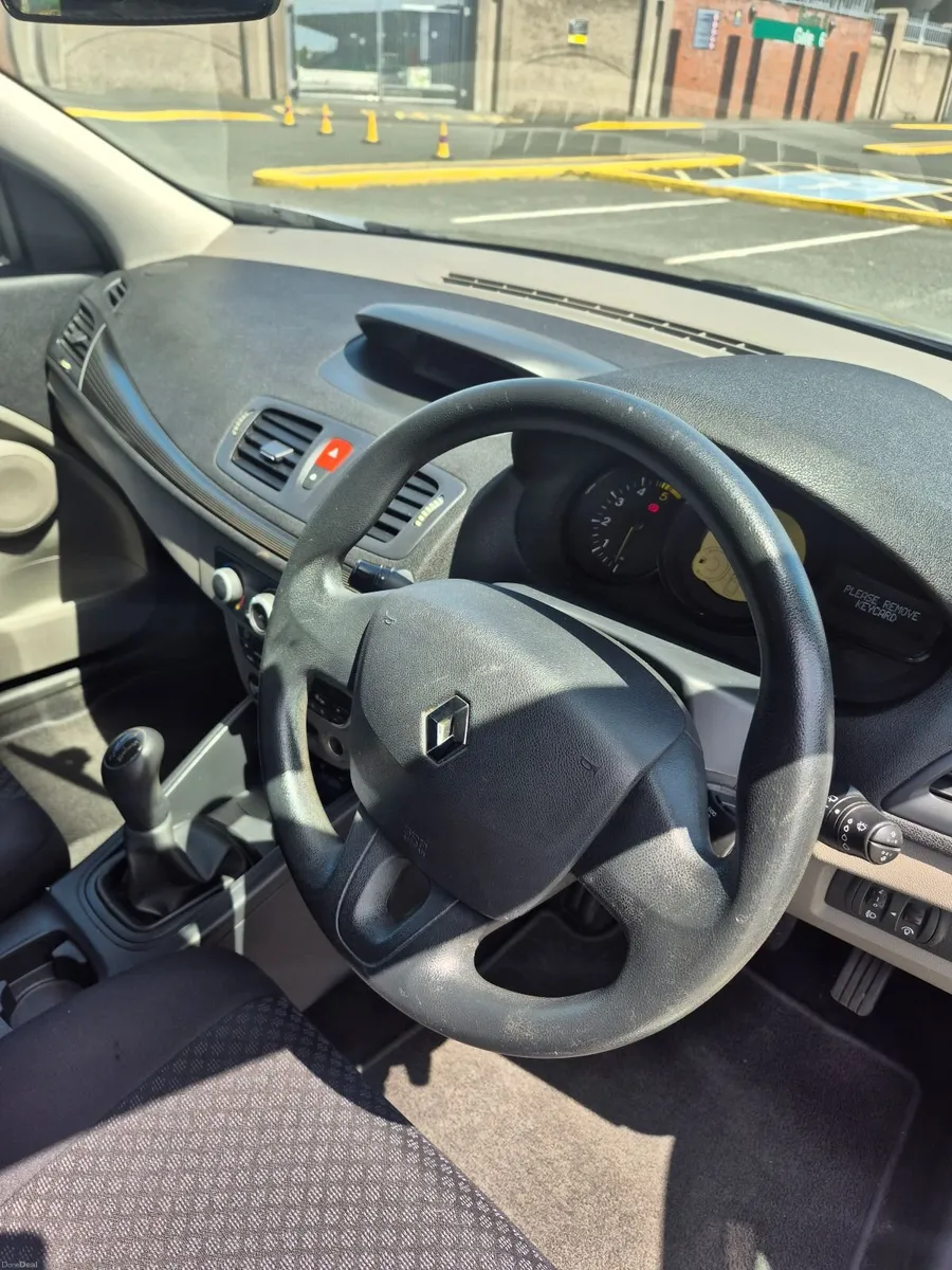 Renault Megane 2010 - Image 2