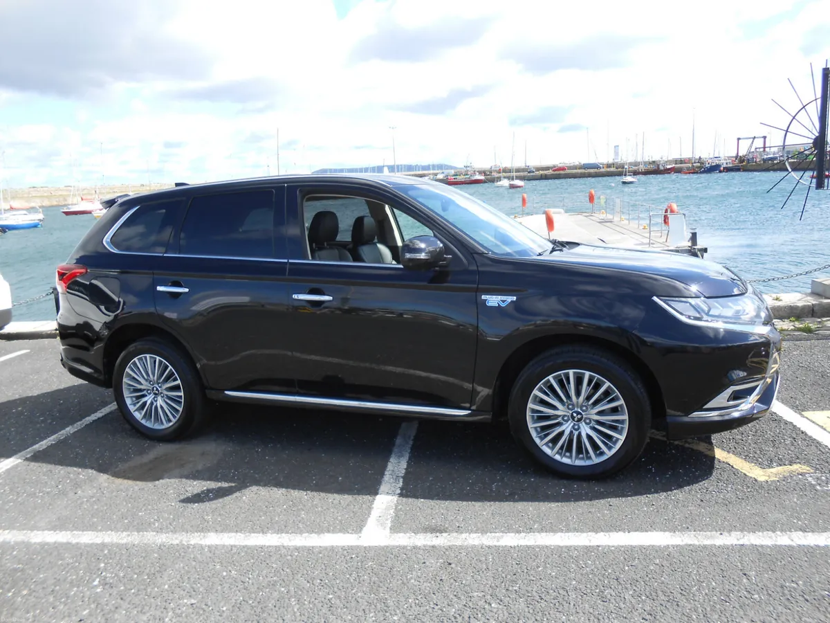 Mitsubishi Outlander PHEV Instyle High Spec 2018 - Image 1
