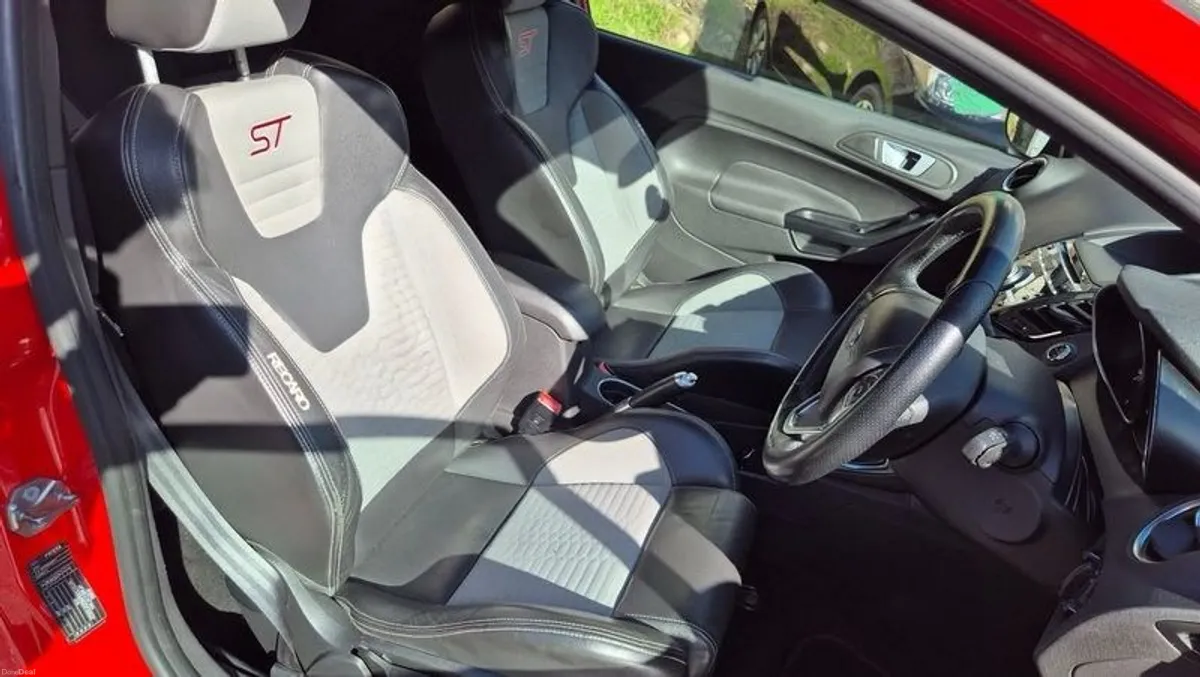 2013 Ford Fiesta - Image 2