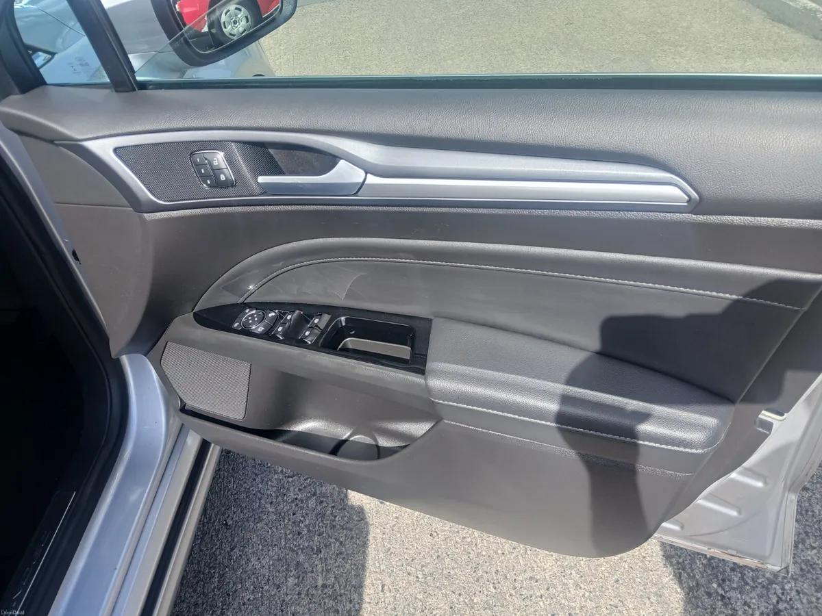 Ford Mondeo automatic diesel  2018 low mileage - Image 3