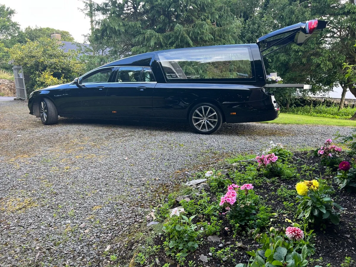 Mercedes Hearse - Image 4