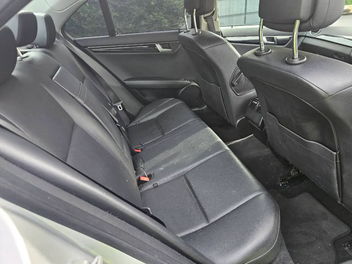 132 Mercedes C-Class diesel manual - Image 6