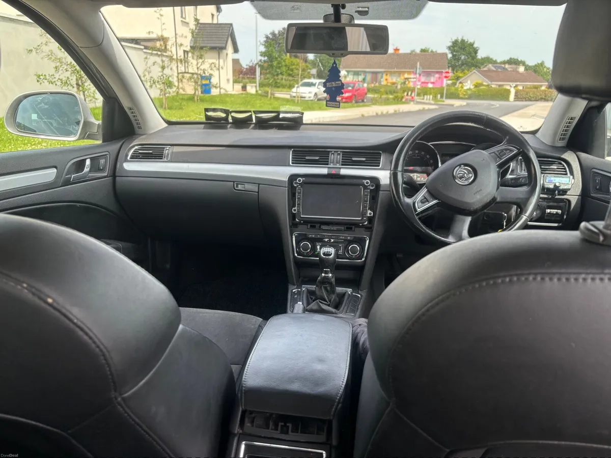 2014 Skoda Superb 2.0 TDI 150 bhp 6 speed high spe - Image 4