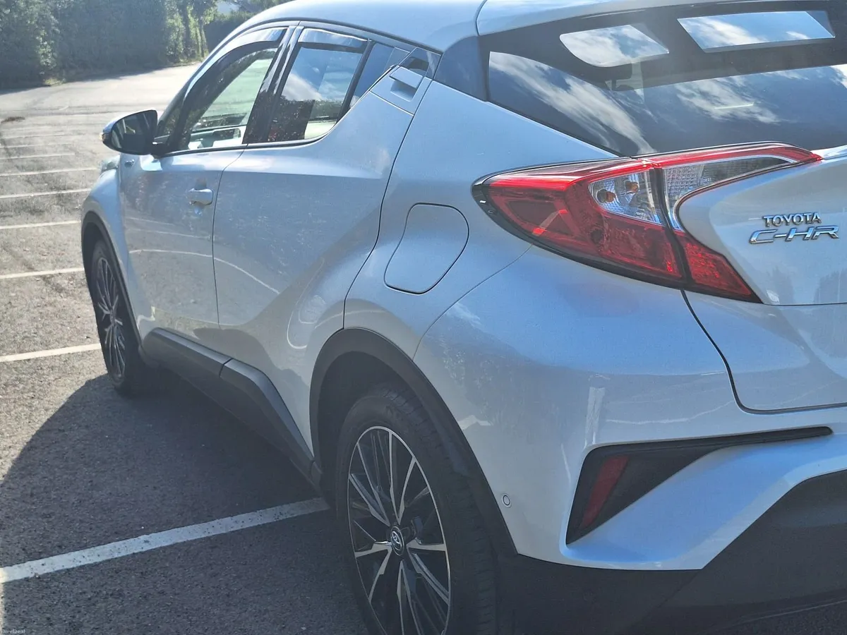 Toyota C-HR 2017 - Image 4