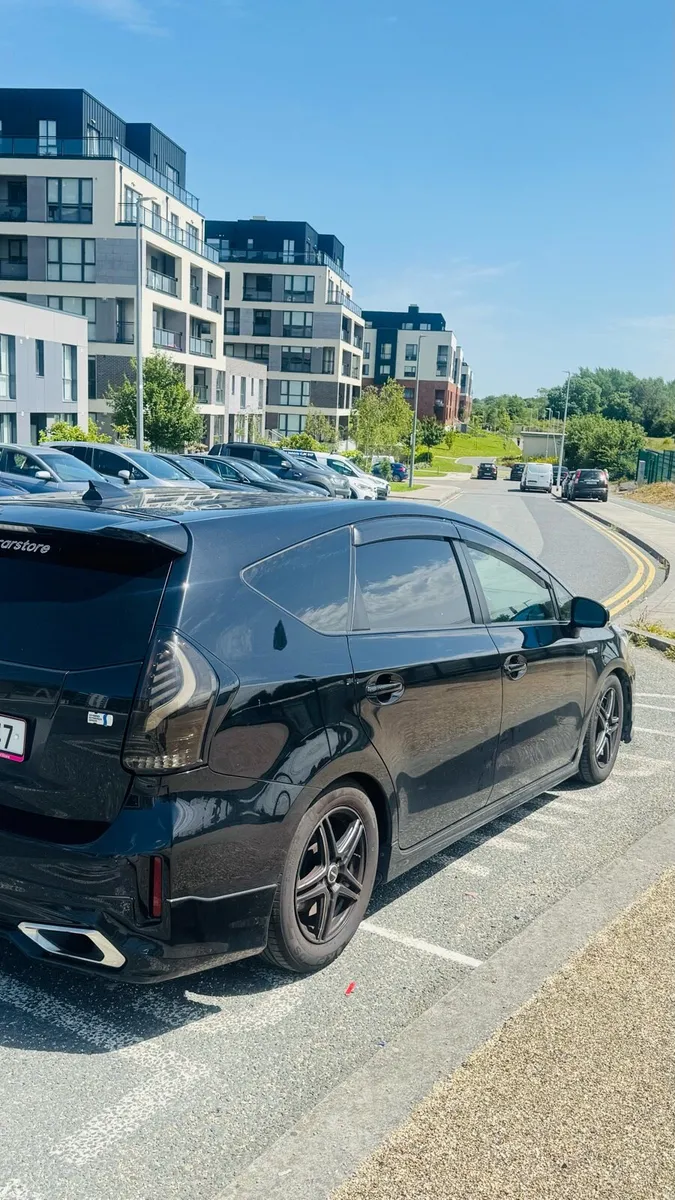 Toyota Prius Alpha 1.8 Hybrid - Image 4