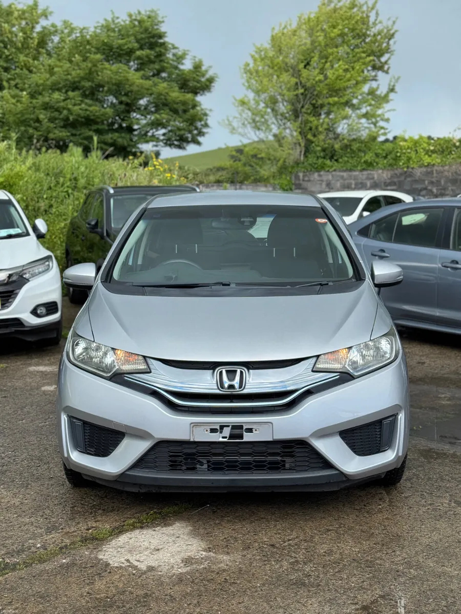 Honda Fit 1.5 Hybrid Auto 51000kms 2014 - Image 2