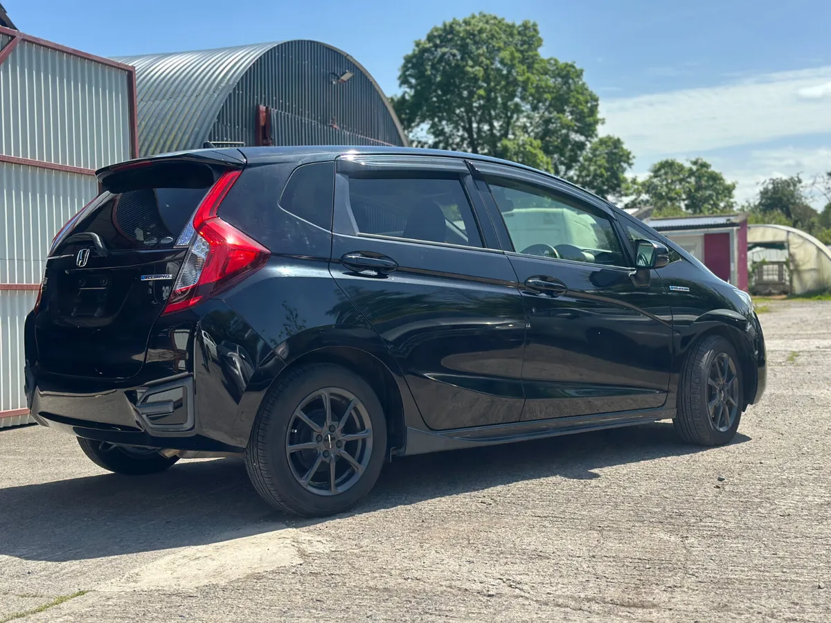 2017 Honda Fit 1.5 Hybrid – Full Option - Image 5