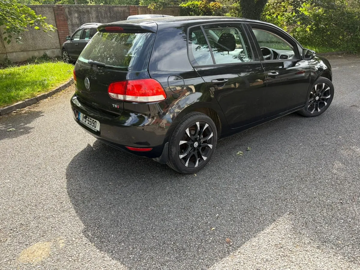 Volkswagen Golf 2011 - Image 2
