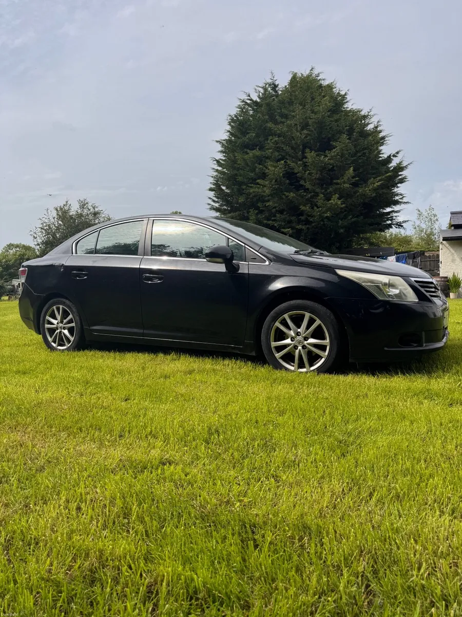 Toyota Avensis 2011 - Image 1