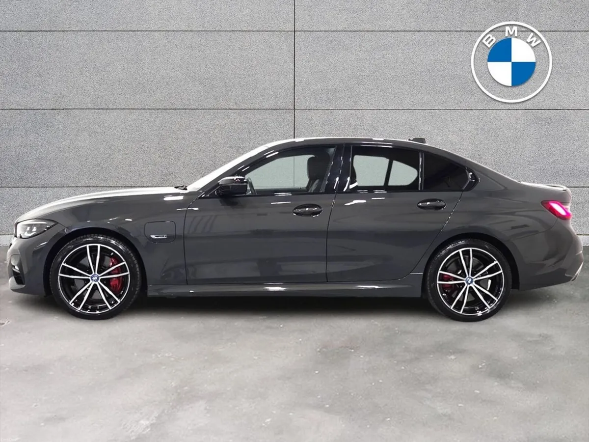 BMW 3-Series 330e M Sport Pro Edition - Image 4