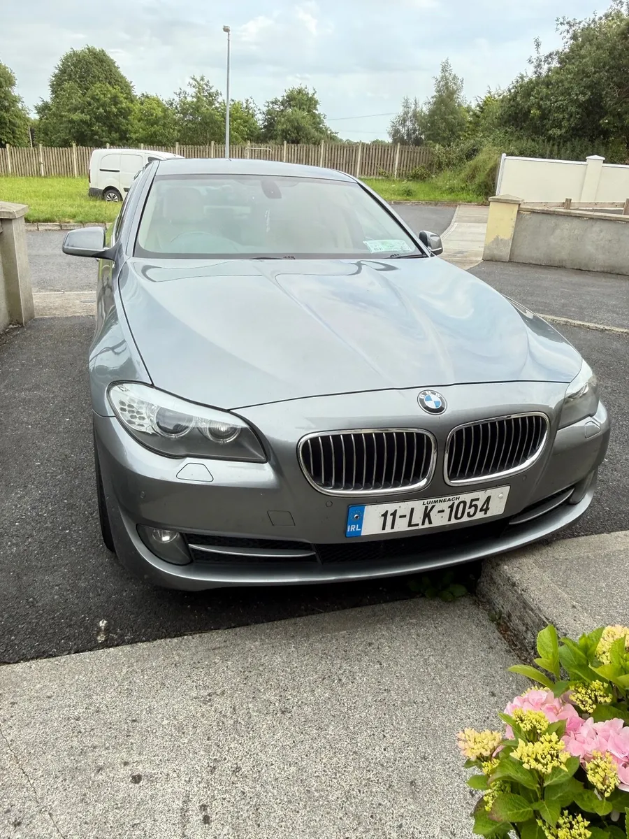 BMW 5-Series 2011 - Image 1