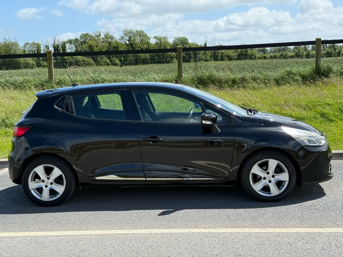 132 Renault Clio 1.2 in Excellent Condition (LOW M - Image 3