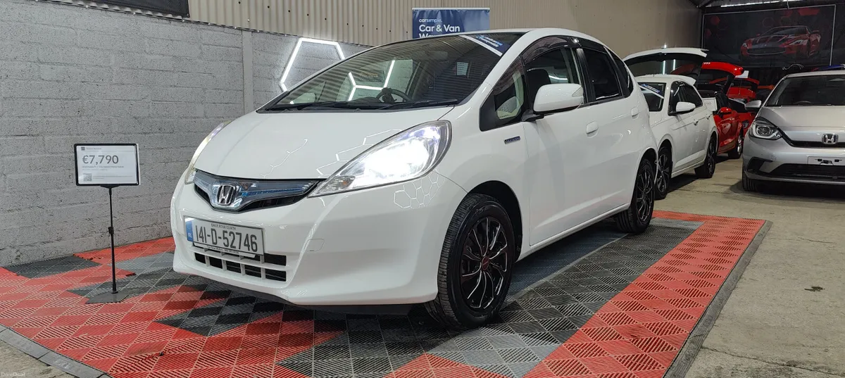 2014 Honda Fit- 1.3 Petrol Hybrid - Image 2