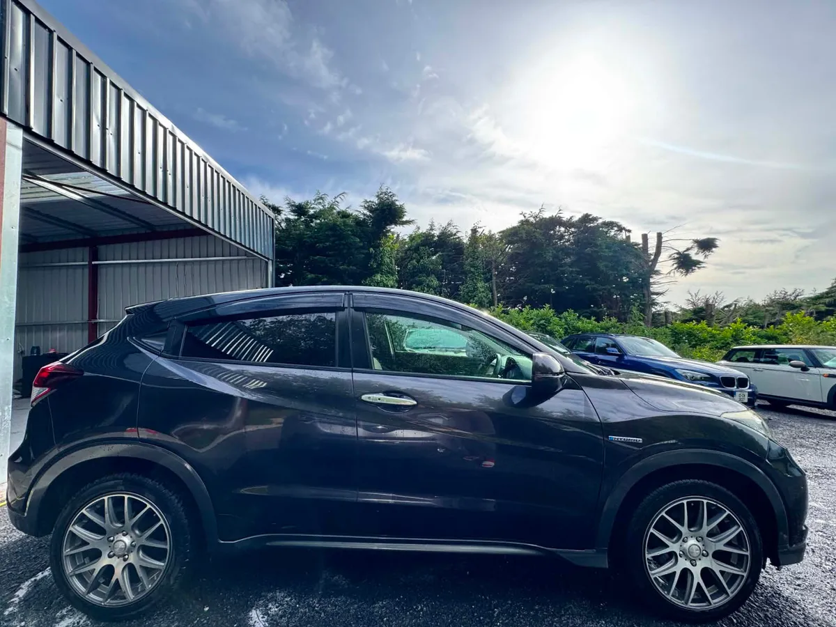 2014 Honda Vezel hybrid perfect condition - Image 2