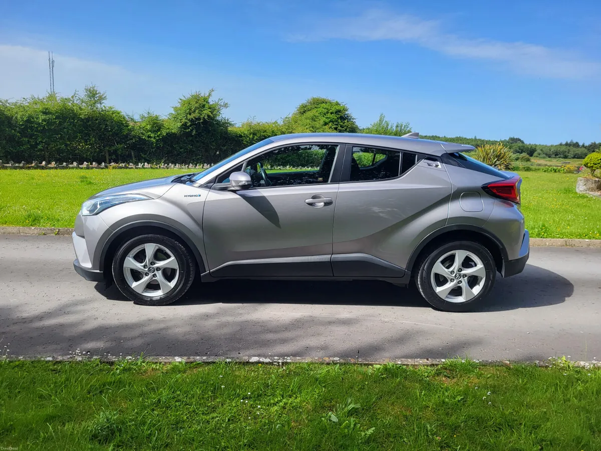 Toyota C-HR 2017  HYBRID  AUTOMATIC - Image 4