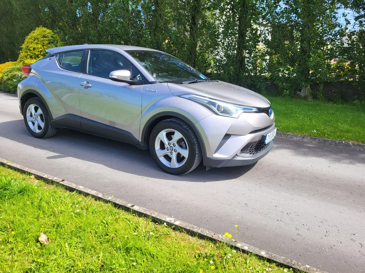 Toyota C-HR 2017  HYBRID  AUTOMATIC - Image 1