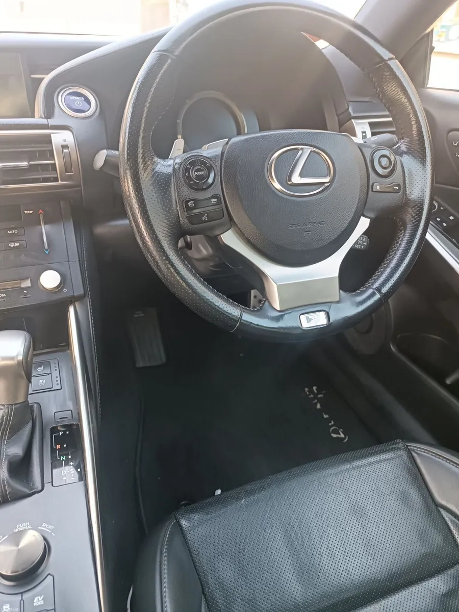 Lexus IS 2015 - Image 4