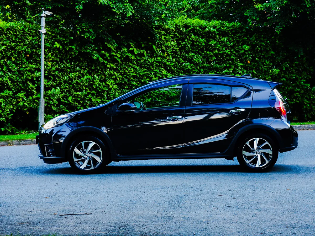 2021 Toyota Aqua Cross 1.5 Petrol Hybrid G Package - Image 4