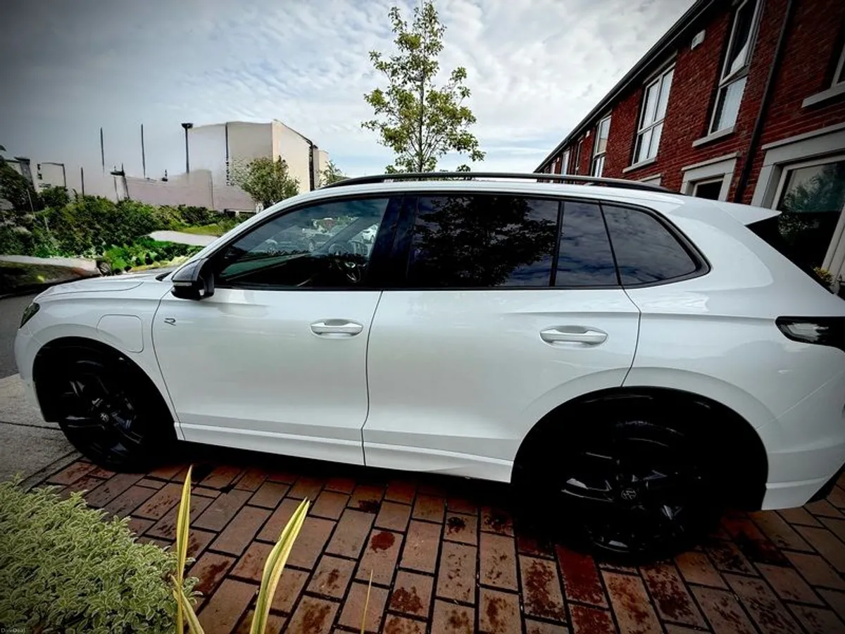 2025 Volkswagen Tiguan - Image 1