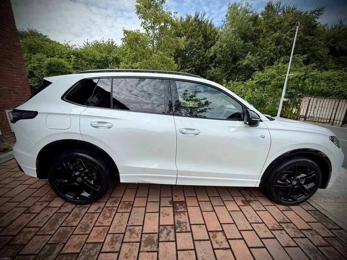 2025 Volkswagen Tiguan - Image 3