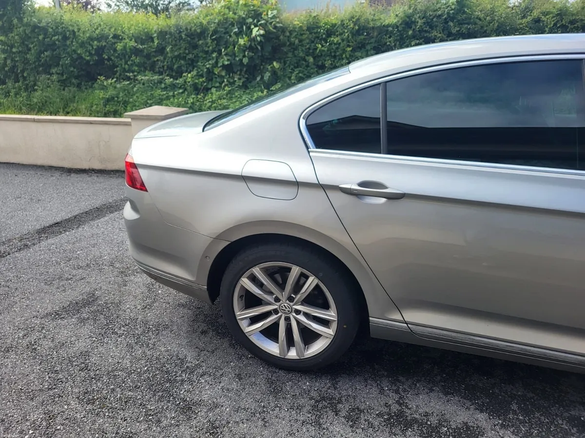 Volkswagen Passat 2017 - Image 3