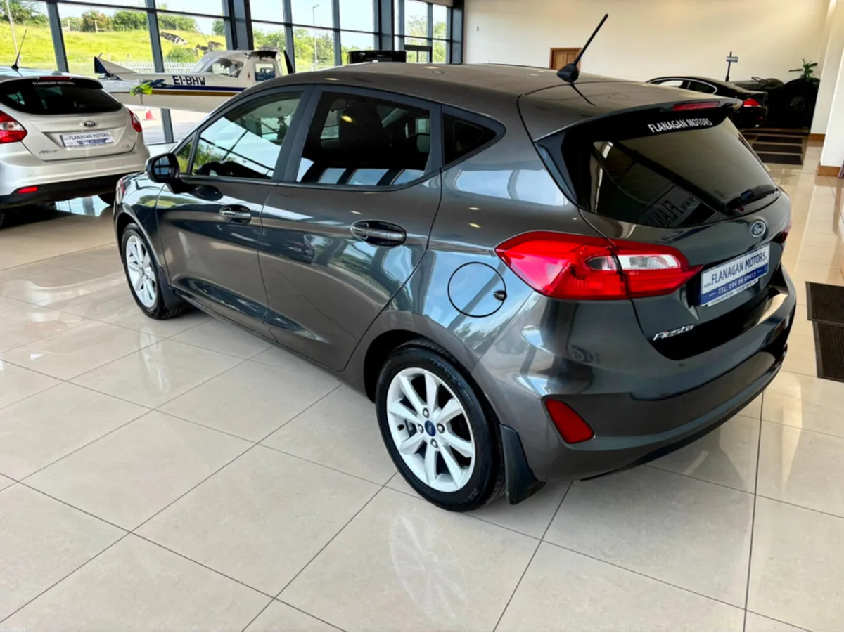 Ford Fiesta ZETEC 1.10 70PS 5SPEED 4DR 5DR - Image 3