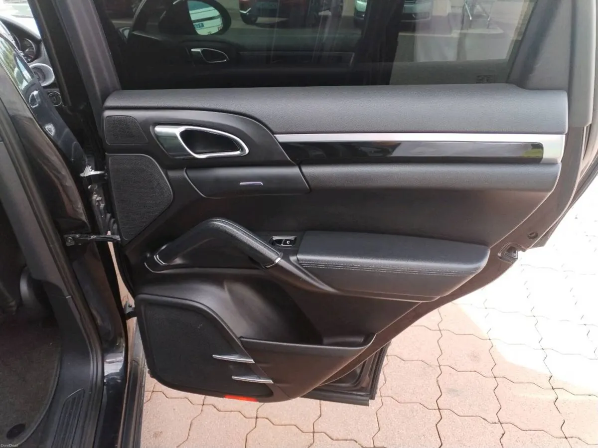 Porsche Cayenne 3.0 Disel automatic  tax 333 - Image 3