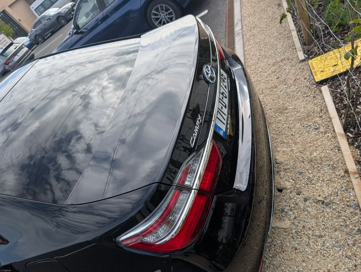 Toyota Camry 2017 - Image 2