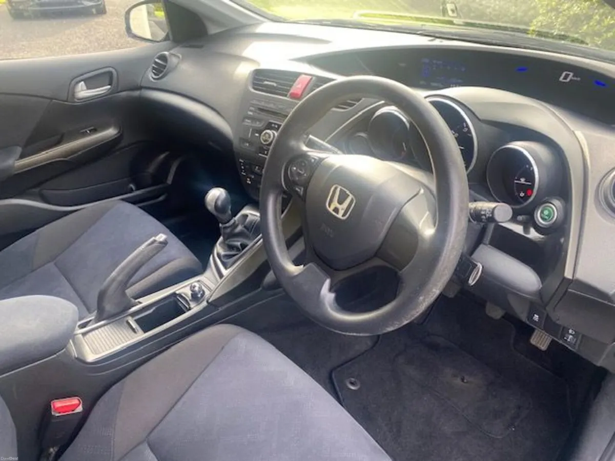 Very Clean Low Mileage Honda Civic for Sale - Image 4
