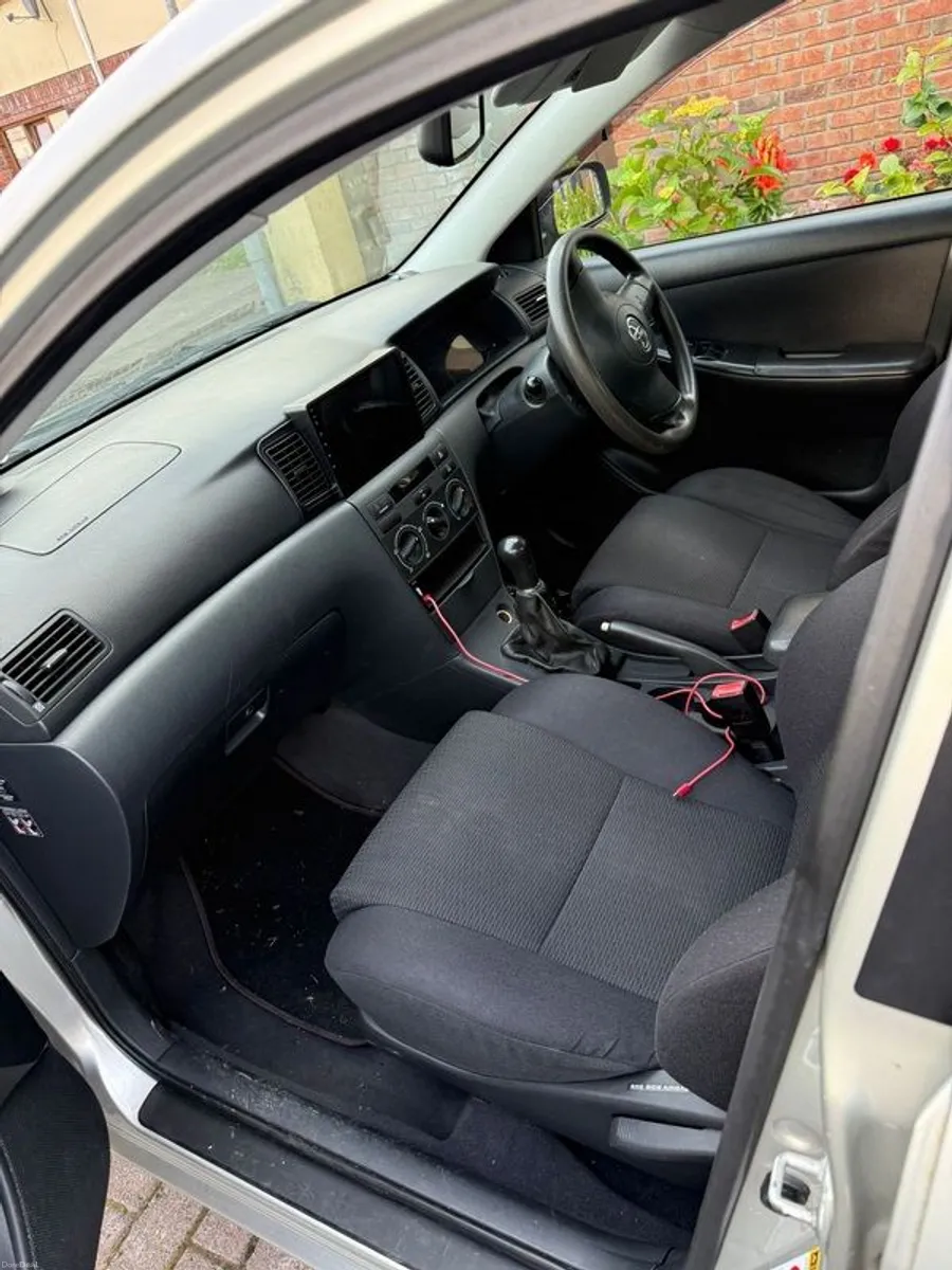 2006 Toyota Corolla with modern CarPlay - Image 3