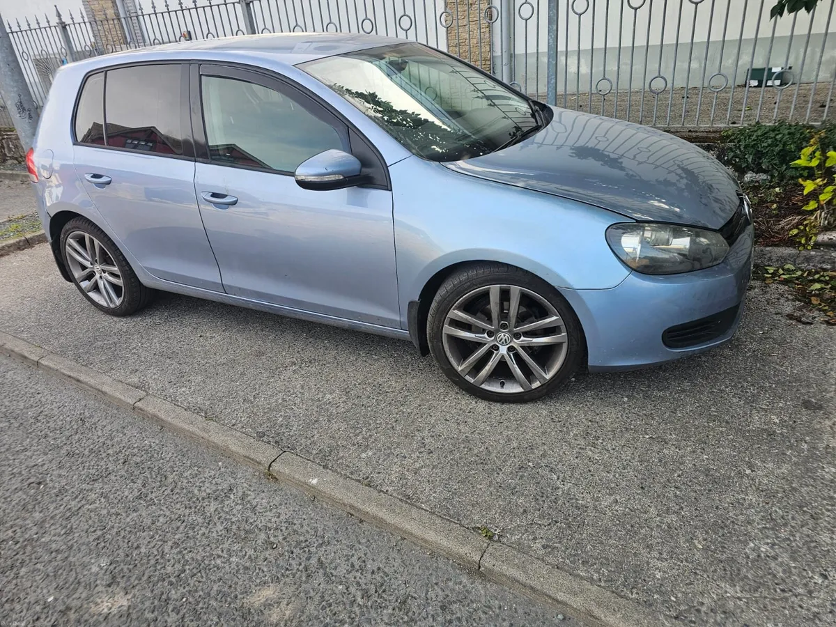 2010 Volkswagen Golf - Image 1