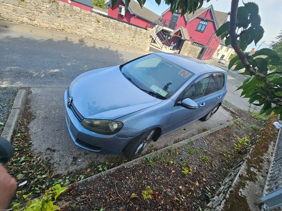 2010 Volkswagen Golf - Image 2