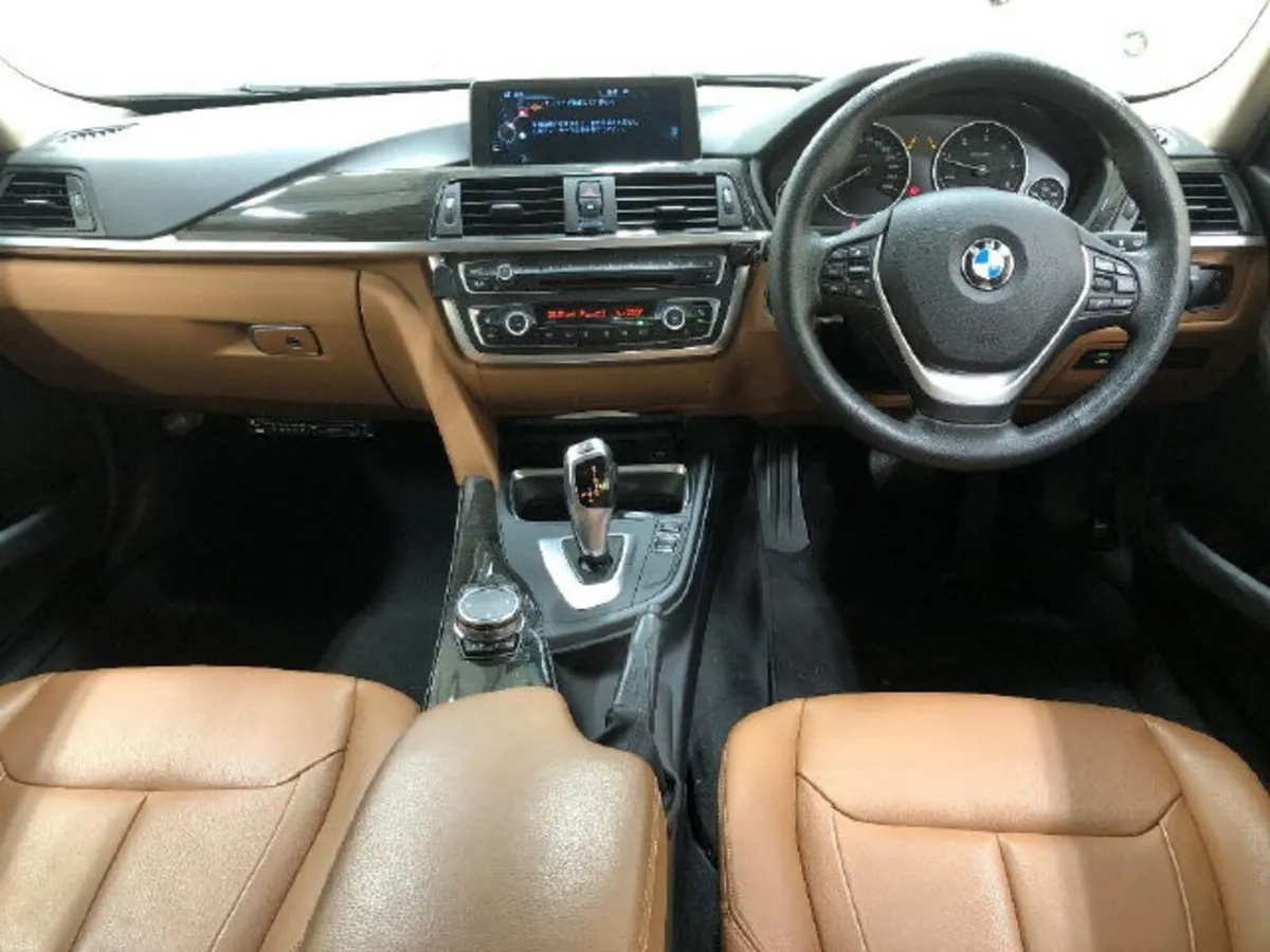 151 BMW 320d Touring Auto • Saddle Leather - Image 4