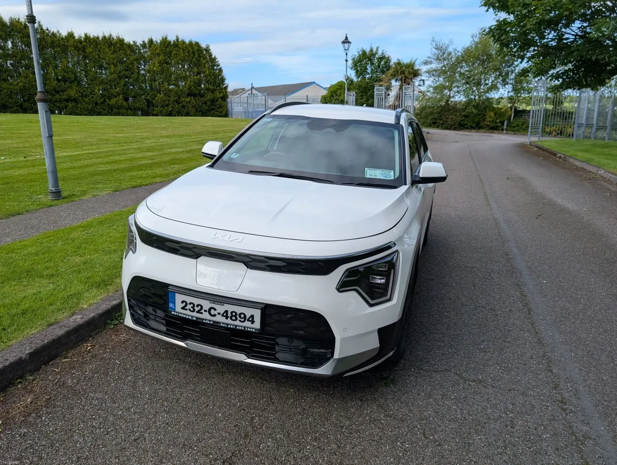 232 Kia Niro EV K3 5DR AUTO White Pearl - Image 2
