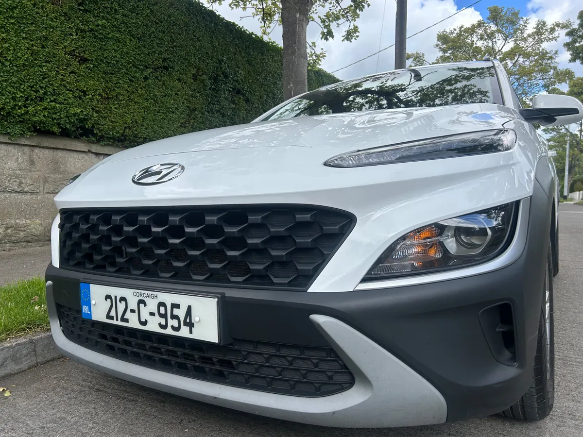 2021 HYUNDAI KONA  PARKING CAMERA NCT JULY 2027 - Image 1
