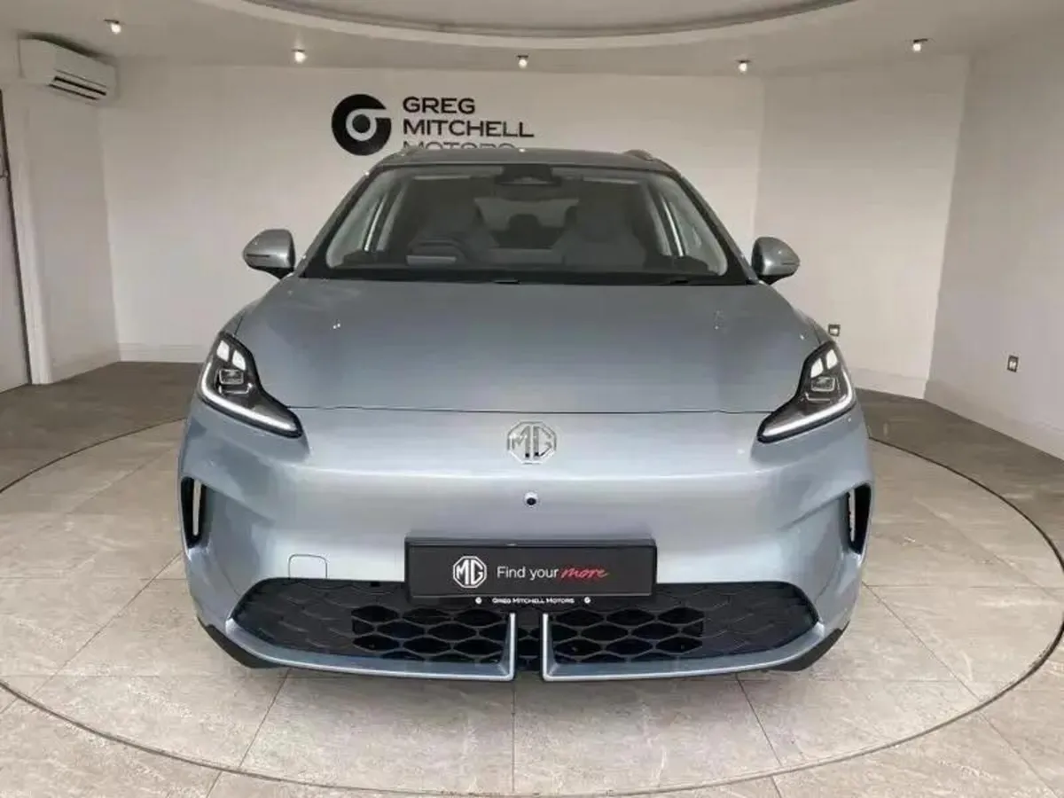 MG MG4 118kW Premium Long Range 54kWh 5dr Auto - Image 2