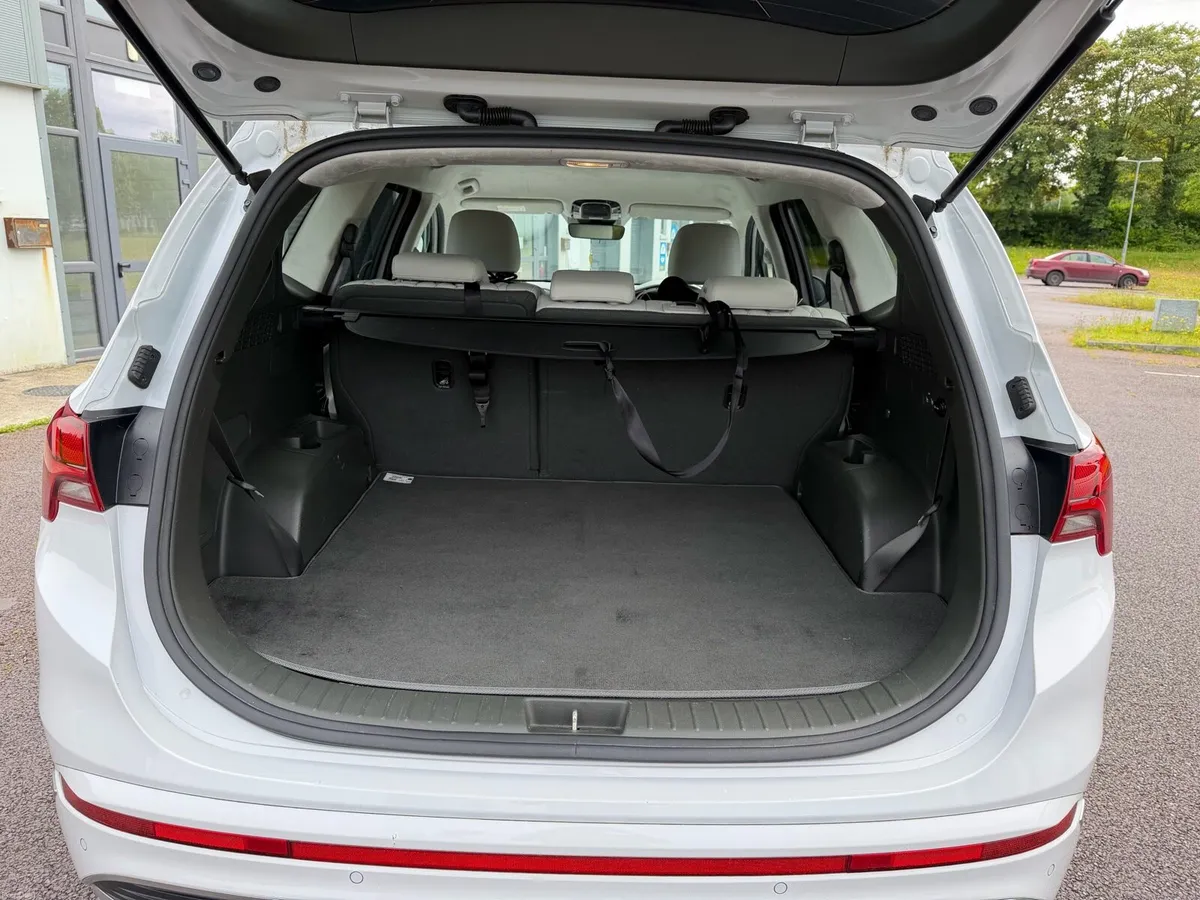 2021 Hyundai Santa Fe Plug-In Hybrid🚗 Low mileage - Image 6