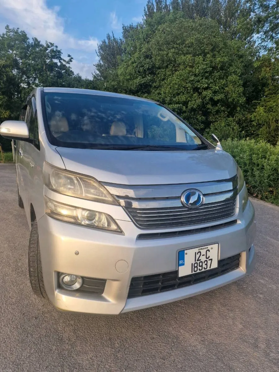 2012 Toyota  Vellfire hybrid 2.4L 122k km - Image 2