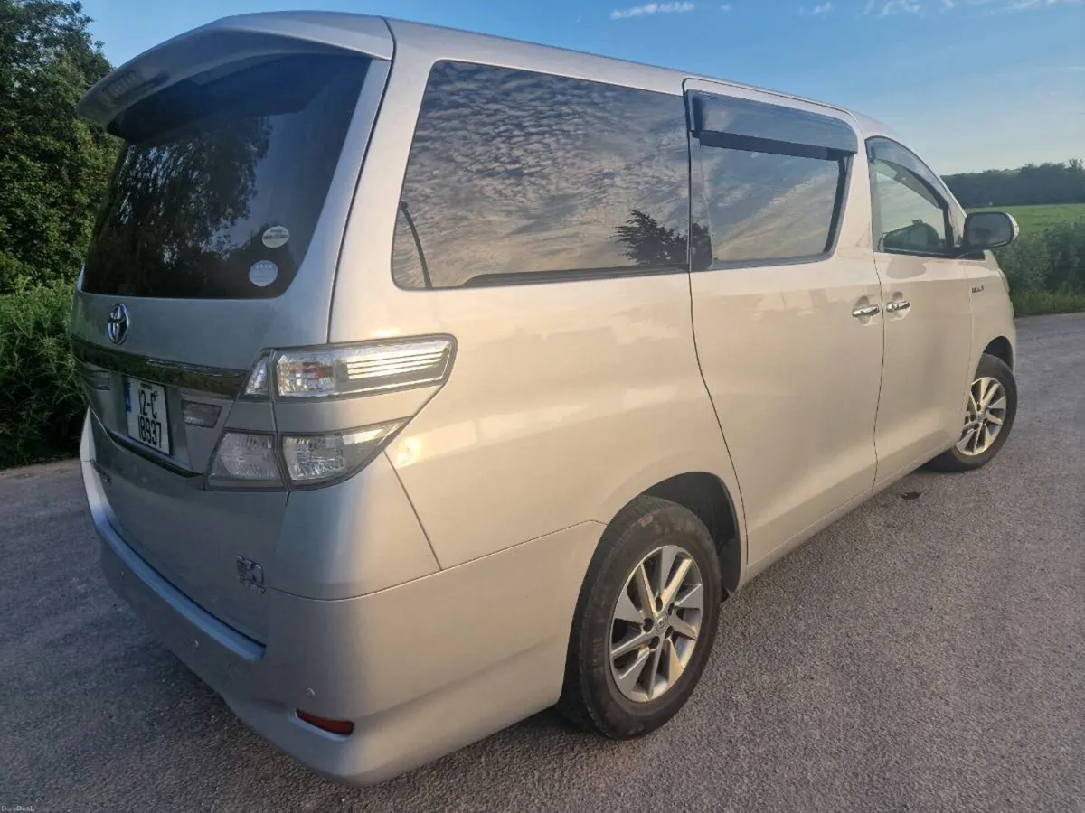 2012 Toyota  Vellfire hybrid 2.4L 122k km - Image 4