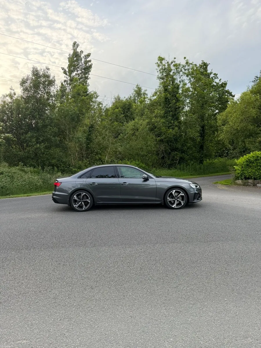 Audi A4 S-Line black edition - Image 3