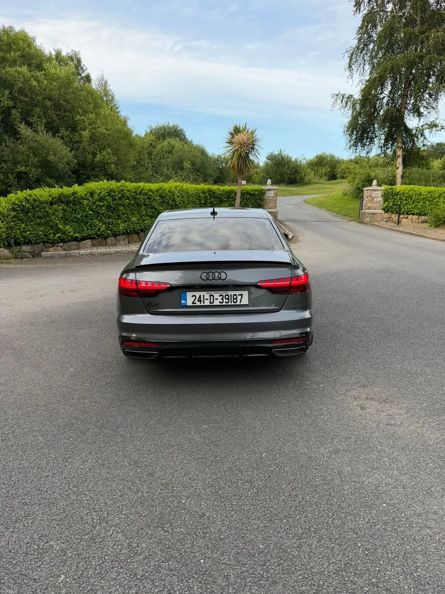 Audi A4 S-Line black edition - Image 4
